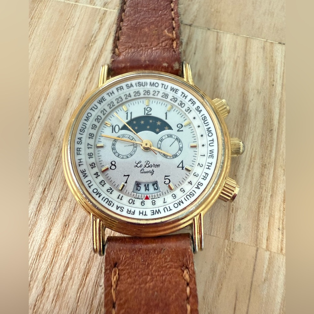 Le baron gold tone moon phase calendar brown leather watch NEW BATTERY